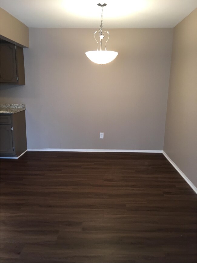 10050 W Nine Mile Rd-Unit -19 in Oak Park, MI - Building Photo - Building Photo