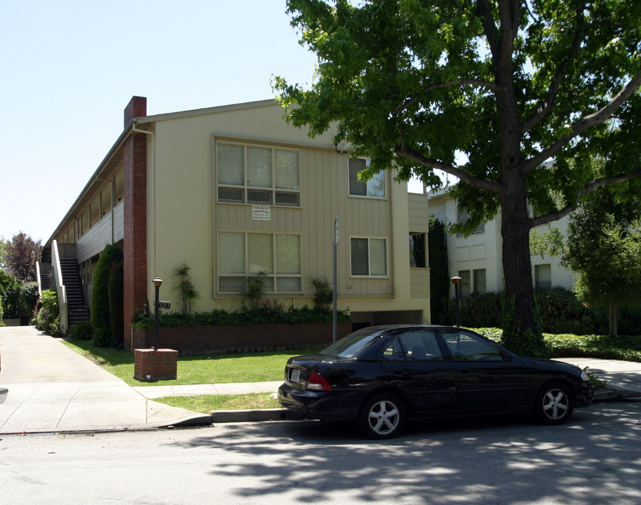 1211 Bellevue Ave in Burlingame, CA - Foto de edificio