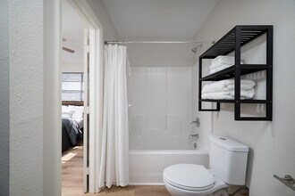 1528 E Devine St in Tyler, TX - Building Photo - Building Photo