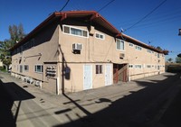 Corona Regis in Corona, CA - Foto de edificio - Building Photo