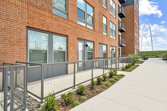 The Margaret at Riverfront in Dallas, TX - Foto de edificio - Building Photo