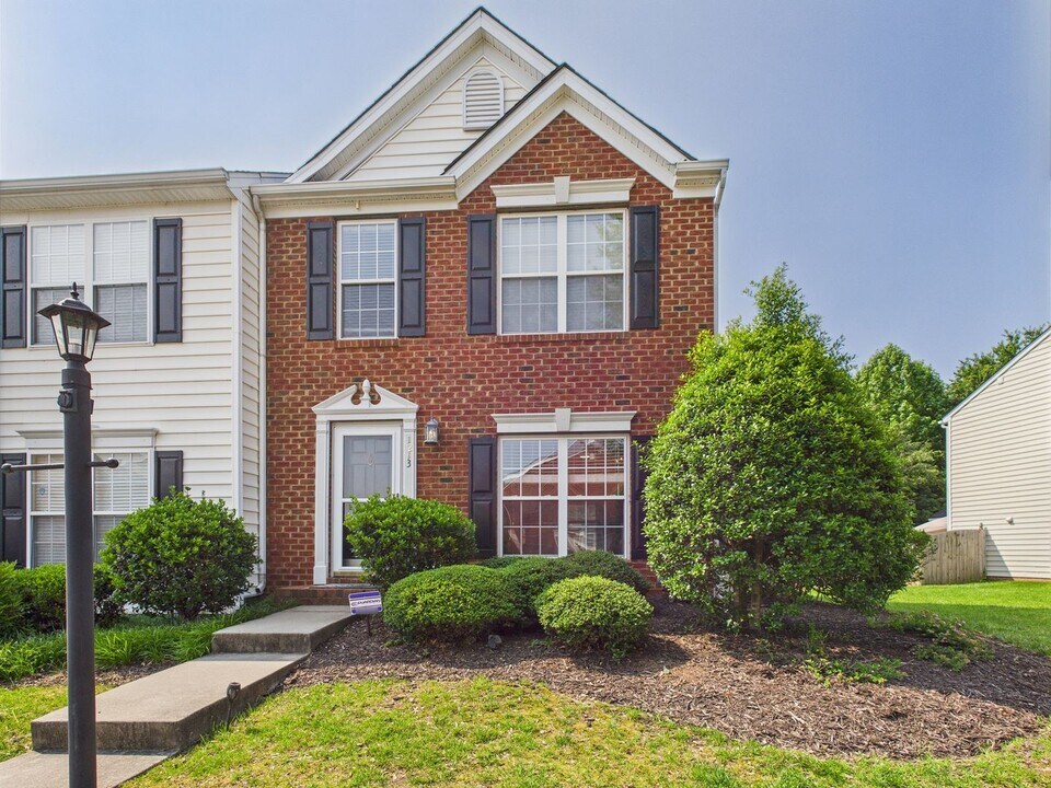 1213 Magnolia Pointe Blvd in Glen Allen, VA - Building Photo