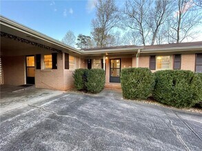 4457 Frontier Way NE in Sugar Hill, GA - Building Photo - Building Photo