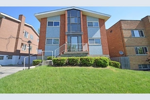 1112 Towne St in Cincinnati, OH - Building Photo