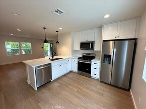 901 N Orchard Dr in Burbank, CA - Foto de edificio - Building Photo