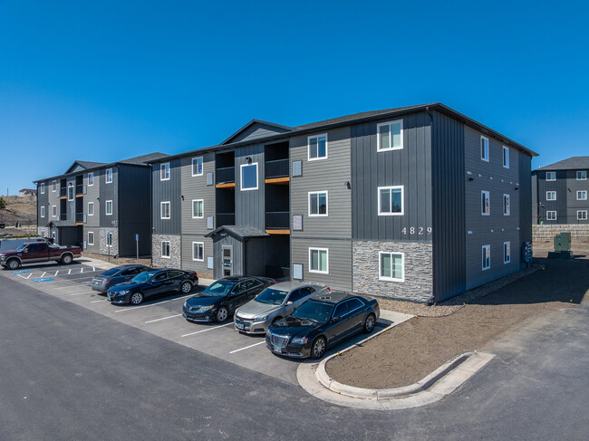 Enchanted Pines in Rapid City, SD - Foto de edificio - Building Photo