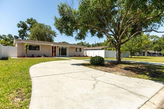 410 42nd Ave NE in St. Petersburg, FL - Building Photo - Building Photo
