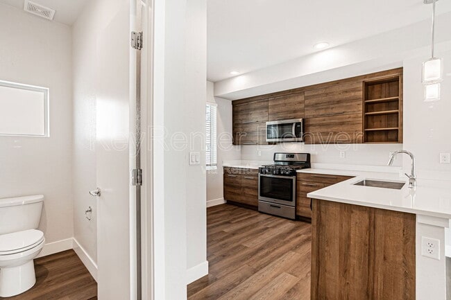 5535 W 10th Ave in Lakewood, CO - Foto de edificio - Building Photo