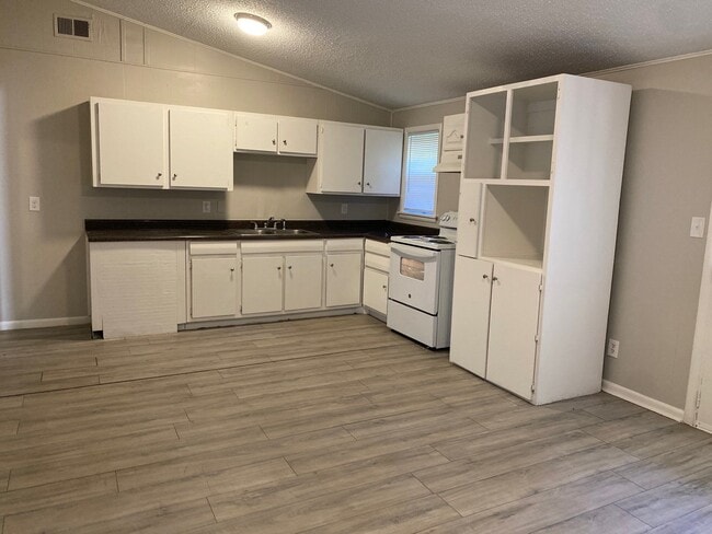 22 Kemmons Dr in Jackson, TN - Building Photo - Building Photo