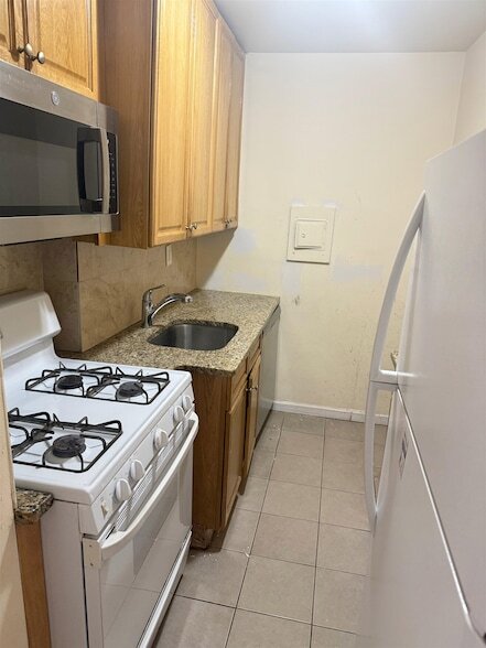 10 Huron Ave, Unit 9M in Jersey City, NJ - Building Photo - Building Photo