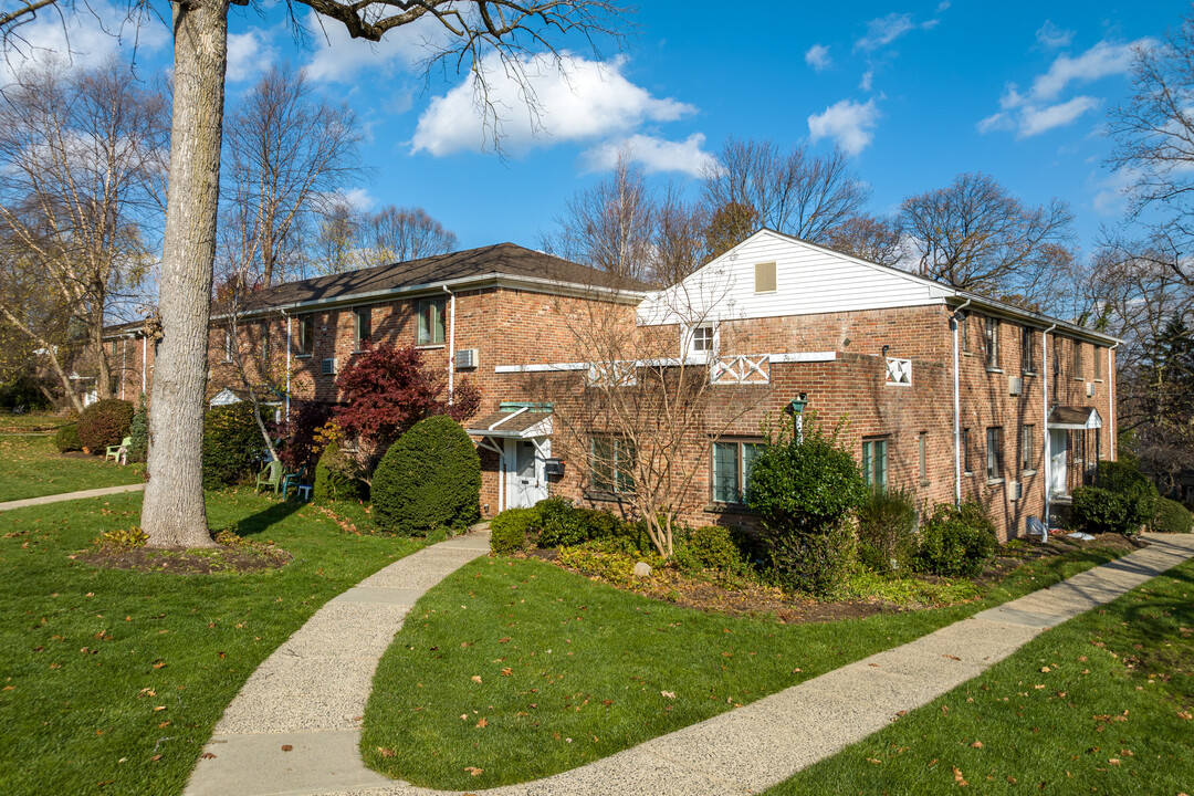 Troy Village in Springfield, NJ - Building Photo