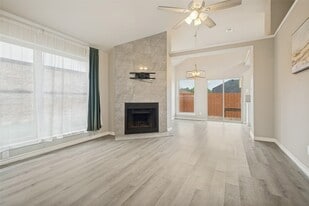 945 Ramblewood Dr in Lewisville, TX - Building Photo