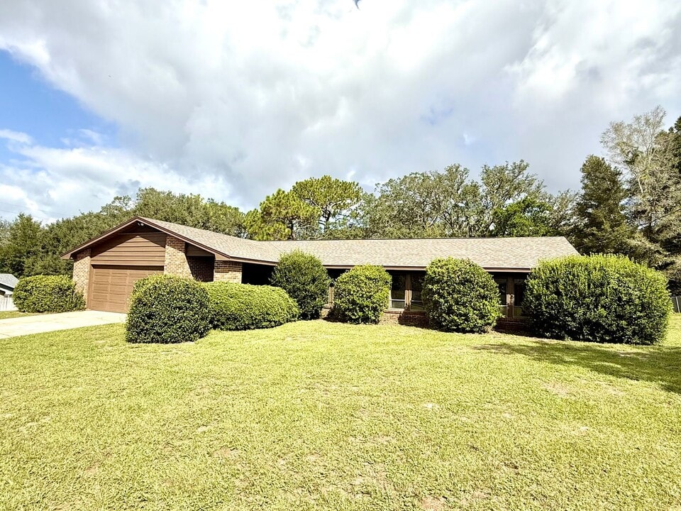 733 Westchester Dr in DeLand, FL - Building Photo