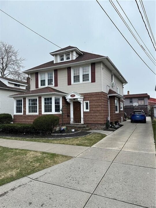 240 Grove St in Tonawanda, NY - Building Photo
