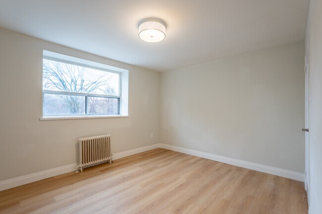 Sandalwood Manor in Toronto, ON - Building Photo - Building Photo