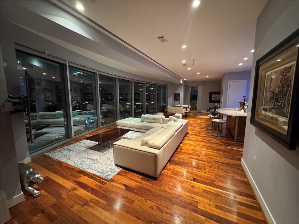 1600 Post Oak Blvd in Houston, TX - Building Photo