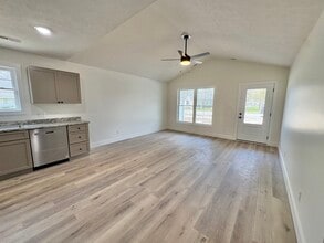 209 Madison St in Carterville, IL - Building Photo - Building Photo