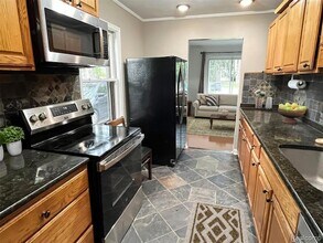 23096 Hawthorne St in Farmington, MI - Building Photo - Building Photo