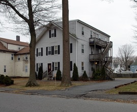 12 Maple St in Taunton, MA - Foto de edificio - Building Photo