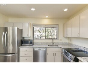 5858 S Riveridge Ln in Portland, OR - Building Photo - Building Photo