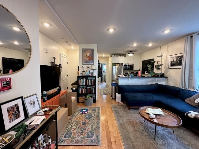 26 Putnam St, Unit 1 in Somerville, MA - Building Photo - Building Photo