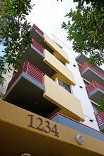 PR SM Revello LLC in Santa Monica, CA - Foto de edificio - Building Photo