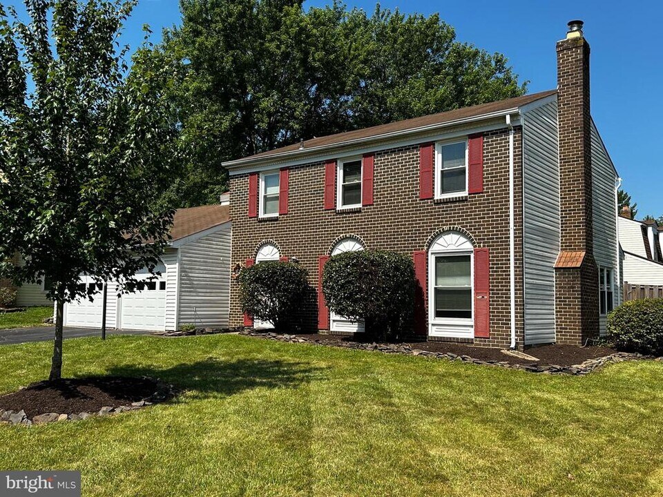 1700 Sadlers Wells Dr in Herndon, VA - Building Photo