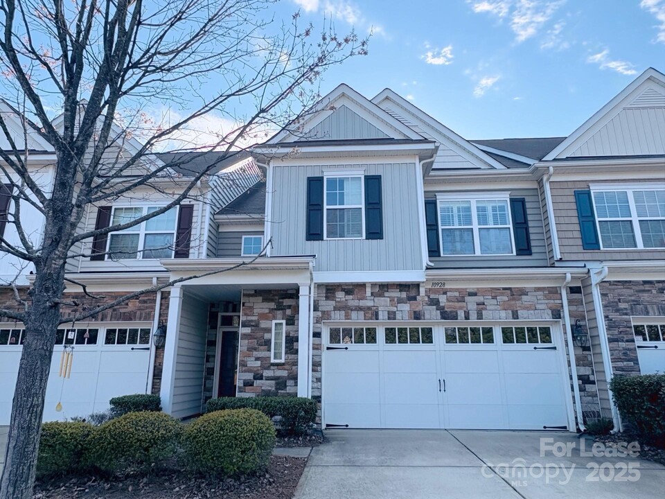 10928 Burnt Leather Ln in Charlotte, NC - Foto de edificio