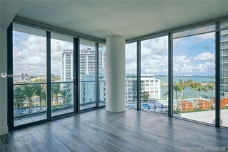 650 NE 32nd St, Unit 1208 in Miami, FL - Building Photo - Building Photo