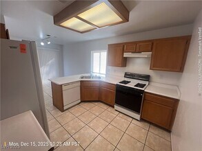 6994 Cypress Gardens Ln in Las Vegas, NV - Building Photo - Building Photo