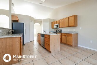 527 NE 6th Pl in Cape Coral, FL - Building Photo - Building Photo