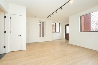 328 Pacific Ave, Unit 203 in Jersey City, NJ - Building Photo - Building Photo