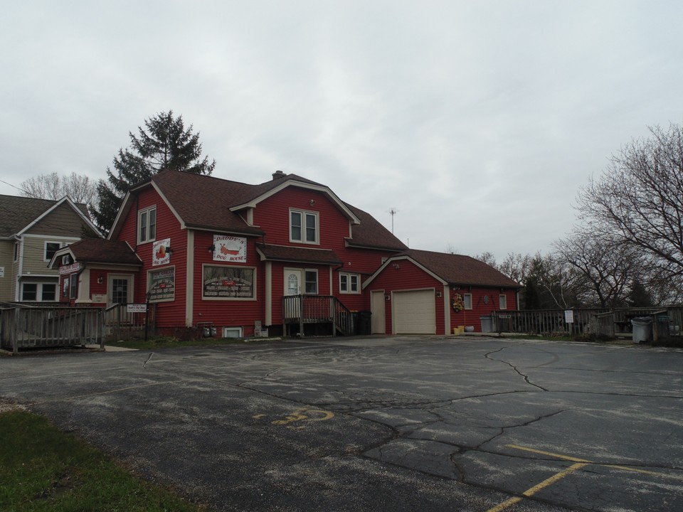 1177-1181 N Main St in West Bend, WI - Foto de edificio