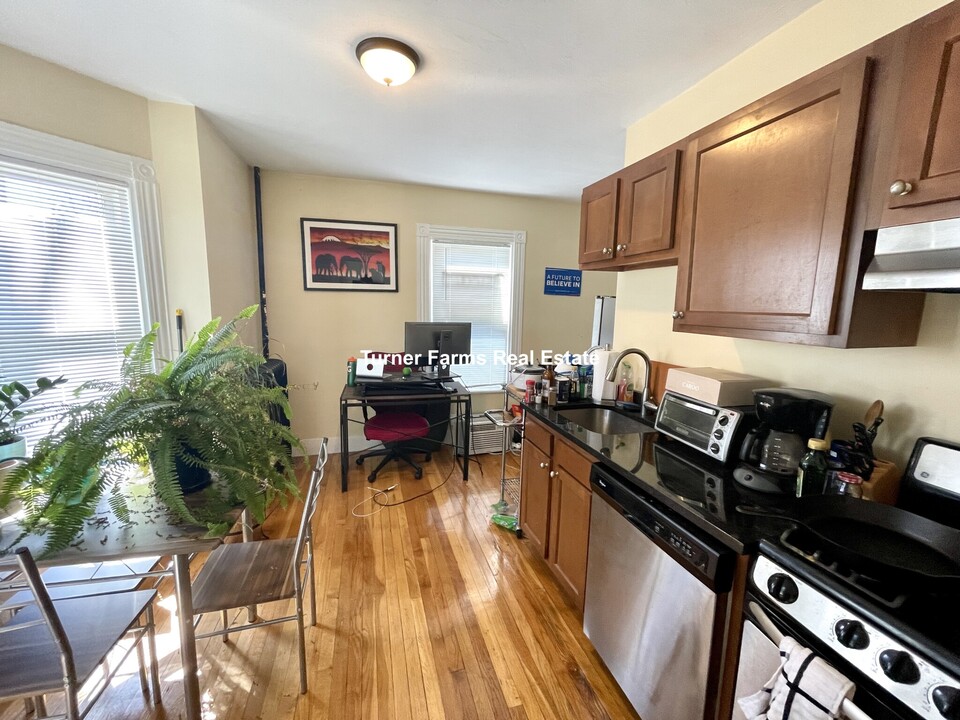 21 Blake St, Unit 3 in Cambridge, MA - Building Photo