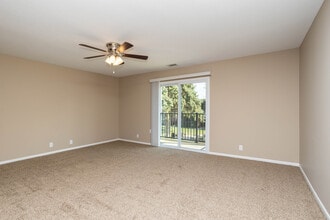 Villa Vinee Apartments in Omaha, NE - Building Photo - Interior Photo