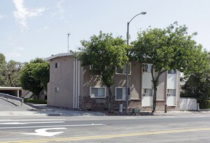 110 S Idaho St in La Habra, CA - Building Photo