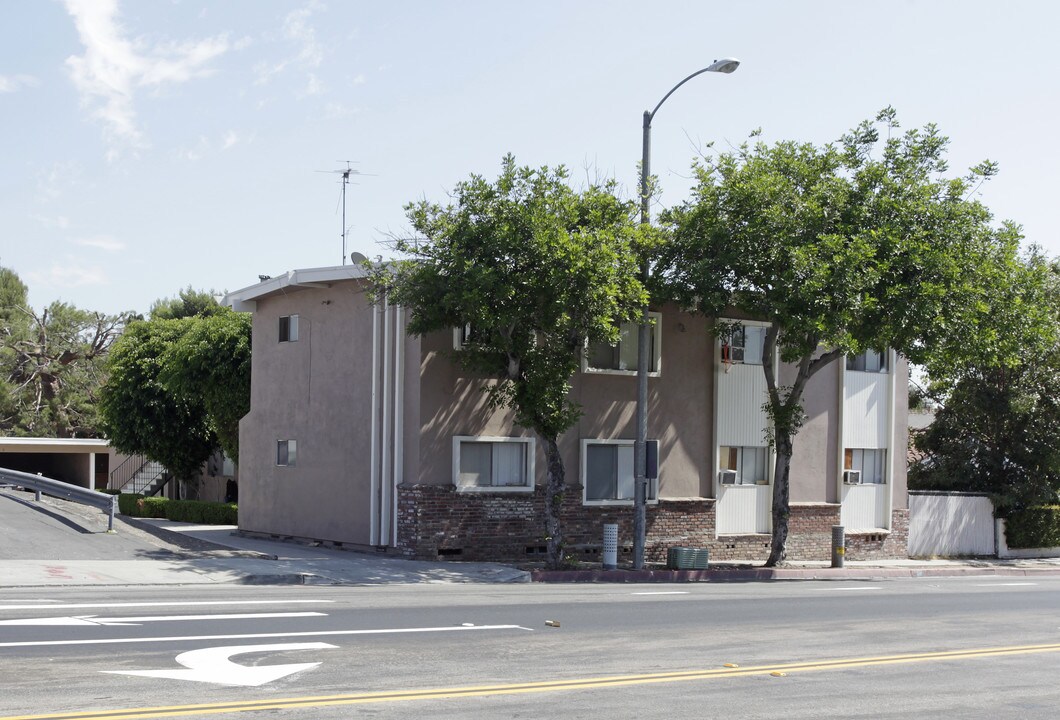 110 S Idaho St in La Habra, CA - Foto de edificio