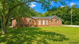 321 Academy St in Williston, SC - Building Photo
