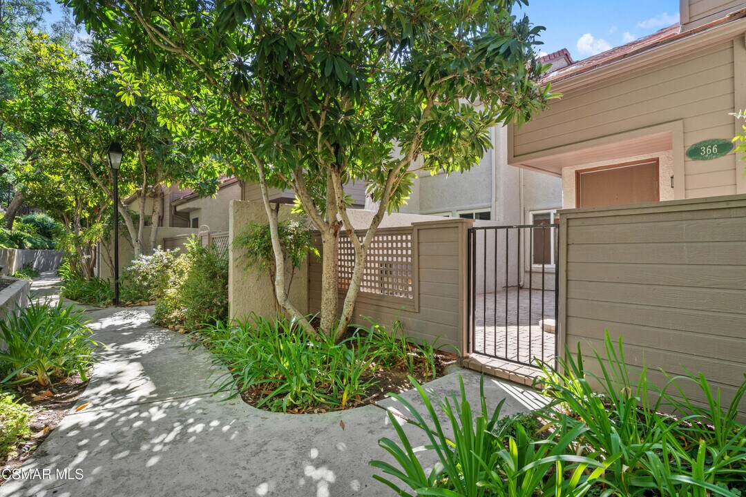 366 Via Colinas in Westlake Village, CA - Building Photo