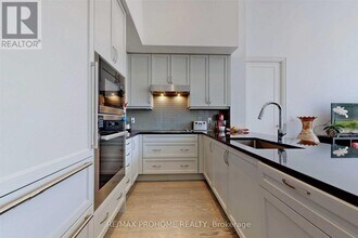 20 Fred Varley Dr in Markham, ON - Building Photo - Building Photo