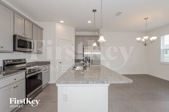 303 Corbel Ln, Unit 1 in Bartow, FL - Foto de edificio - Building Photo