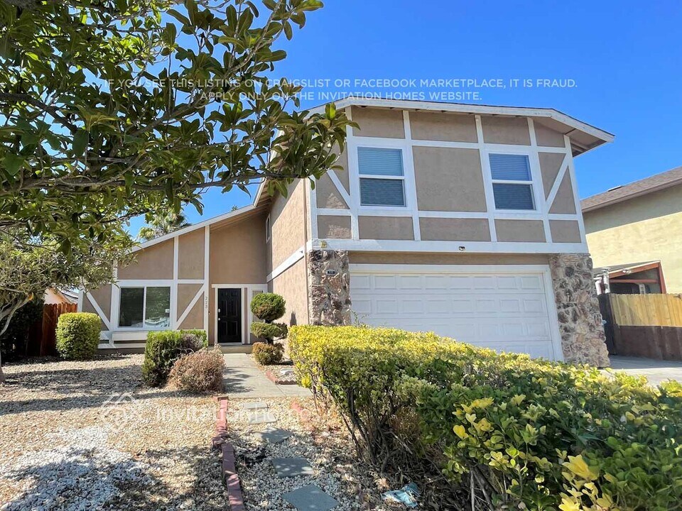223 Gypsum Dr in Vallejo, CA - Foto de edificio