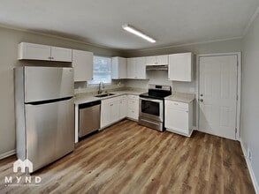 1573 Lamont Ave in Conley, GA - Foto de edificio - Building Photo