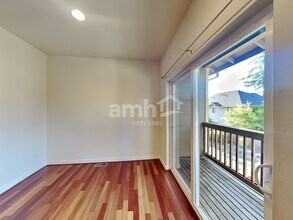 7337 Rainier Dr in Everett, WA - Foto de edificio - Building Photo