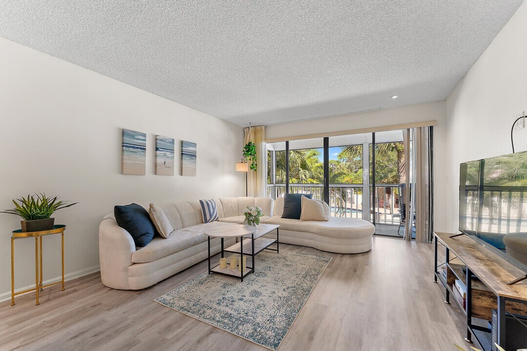 409 Brackenwood Ln S in Palm Beach Gardens, FL - Building Photo