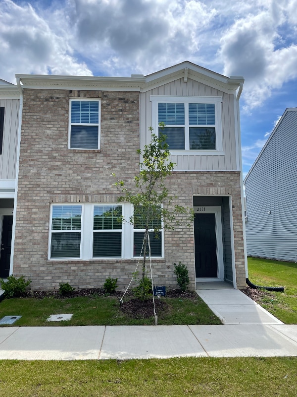 property at 2111 Gln Xing Dr