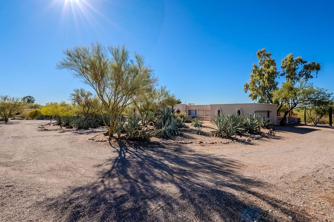 5723 N Camino Del Conde in Tucson, AZ - Foto de edificio