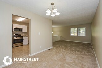 5869 Bobbin Ln in Lithonia, GA - Building Photo - Building Photo