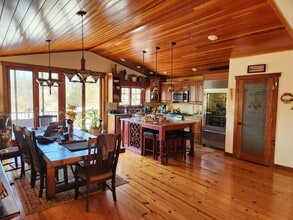 4 Greenbrier Rd in Green Brook, NJ - Foto de edificio - Building Photo