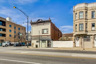 2758 W Chicago Ave in Chicago, IL - Building Photo - Building Photo